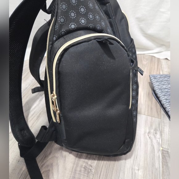 Fisher-Price Fashion diaper backpack Black With Pad And Wipes Holder - Picture 4 of 11